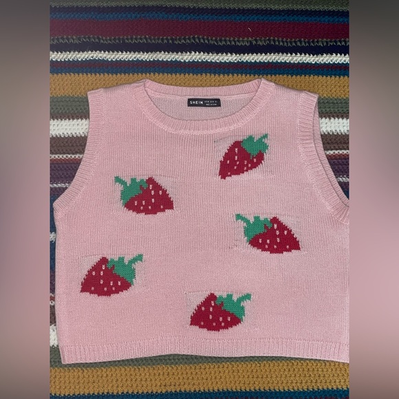 Strawberry Knitted Sweater Vest - size : S - Picture 1 of 3